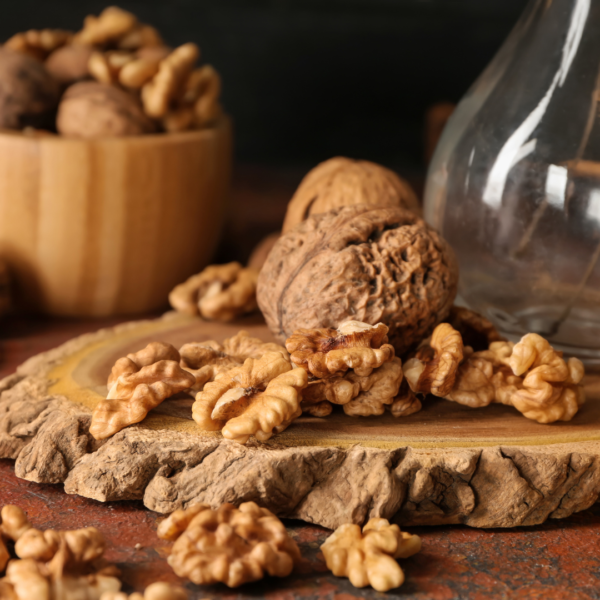 Shelled and unshelled walnuts